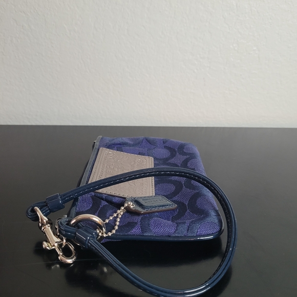 Coach Poppy Wristlet - Picture 9 of 10